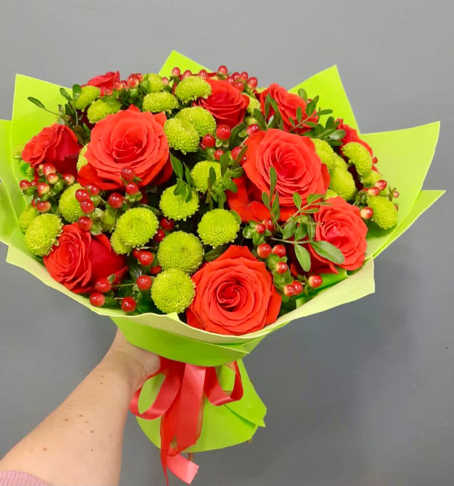 Букет цветов из: Хризантемы и Розы в Высоковске