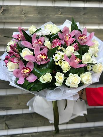 Букет цветов из: Розы и Хризантемы в Высоковске