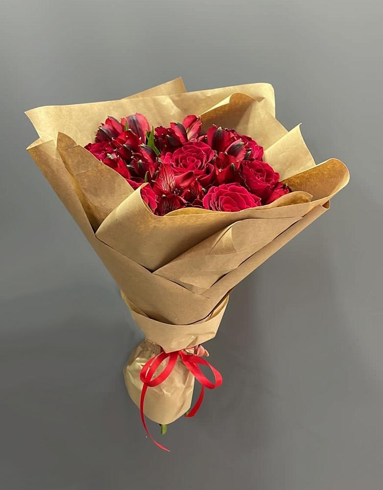 Букет цветов из: Альстромерии и Розы в Высоковске