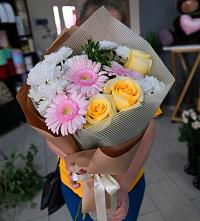 Букет цветов из:  Герберы, Розы и Хризантемы в Высоковске