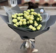 Букет Белые кустовые розы Солинеро в Высоковске