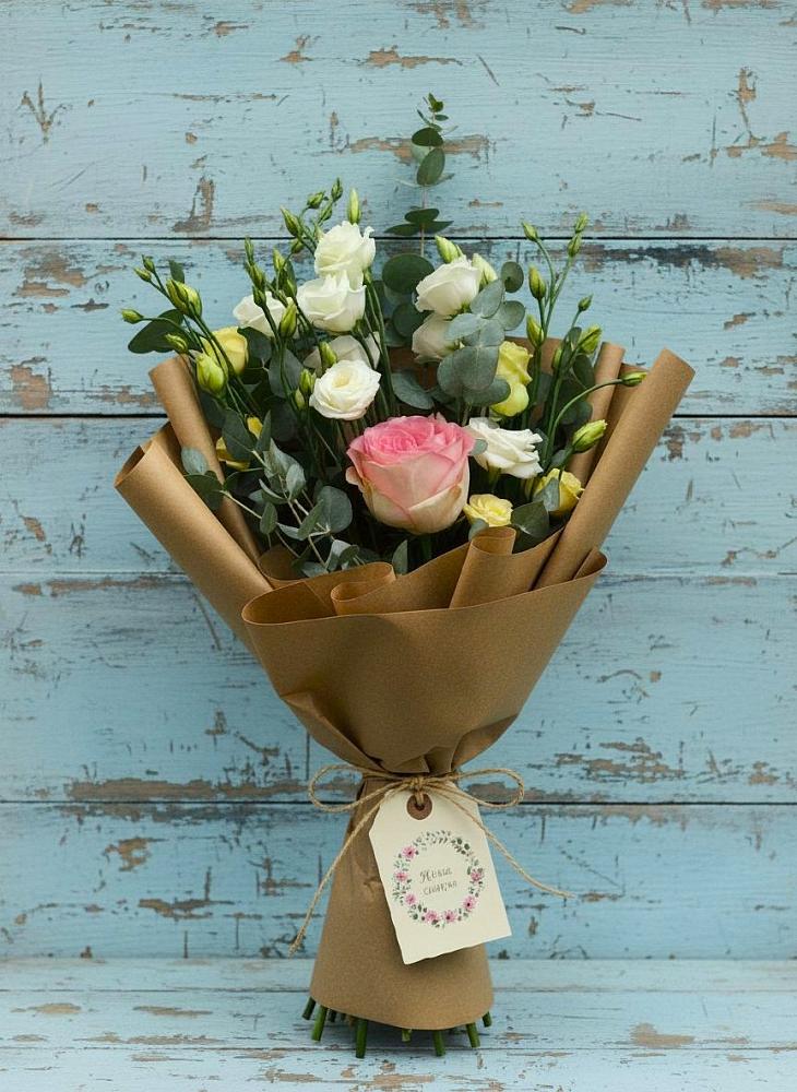 Букет цветов из: Розы и Лизиантусы в Высоковске