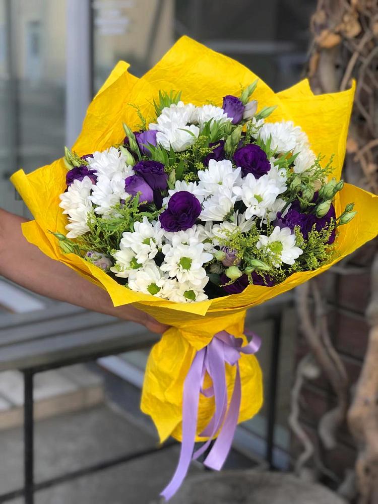 Букет цветов из: Ирисы, Хризантемы и Ромашки в Высоковске