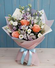 Букет цветов из:  Лизиантусы, Розы, Альстромерии и Гипсофила в Высоковске