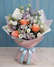 Букет цветов из:  Лизиантусы, Розы, Альстромерии и Гипсофила в Высоковске