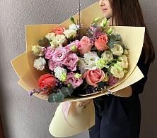 Букет цветов из:  Розы, Лизиантусы и Гвоздики #REPLACE_PRED# Высоковске