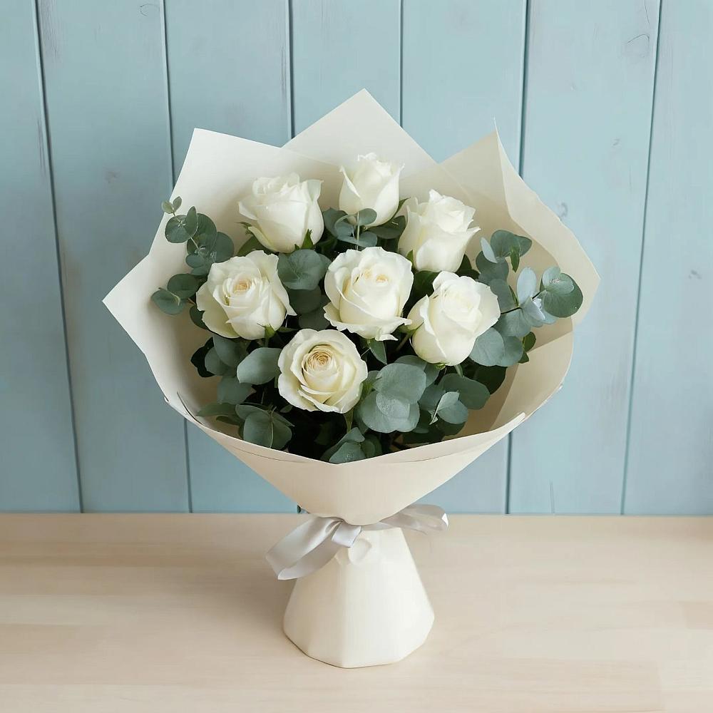 Букет Белые розы в Эвкалипте в Высоковске