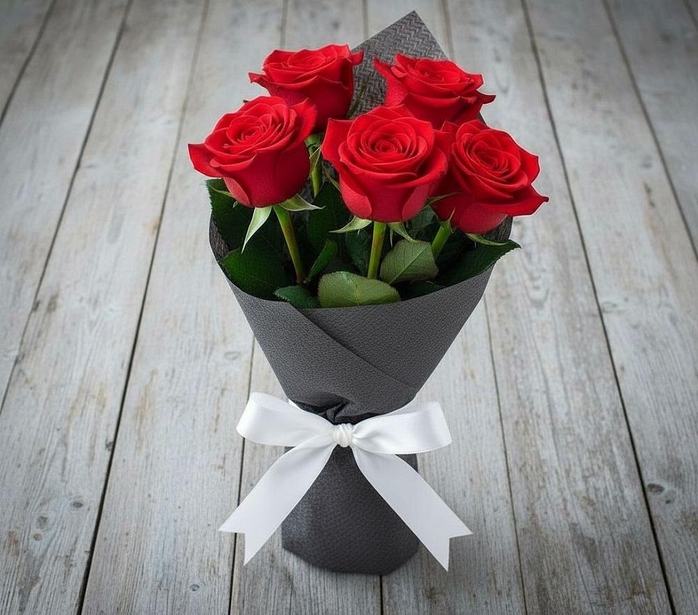 Букет 5 Красных роз Эдлесс Лав в Высоковске