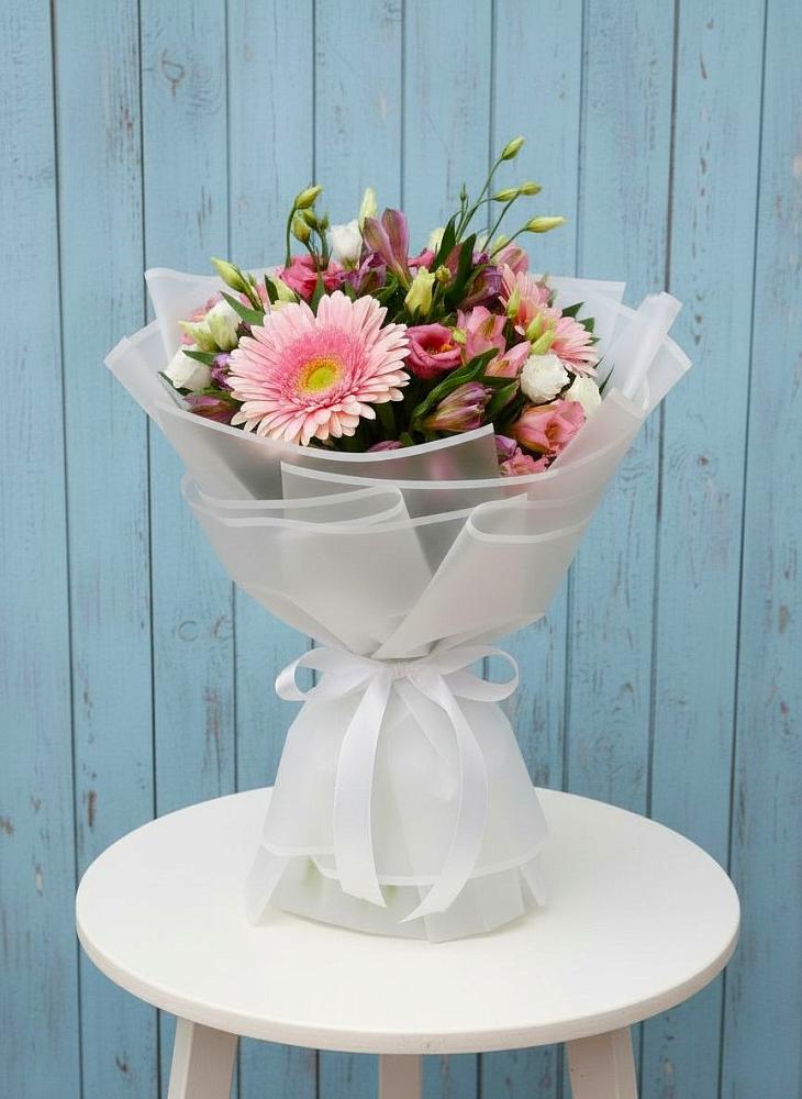 Букет цветов из: Герберы, Альстромерии и Лизиантусы в Высоковске