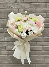 Букет цветов из:  Гвоздики, Розы, Лизиантусы и Хризантемы в Высоковске