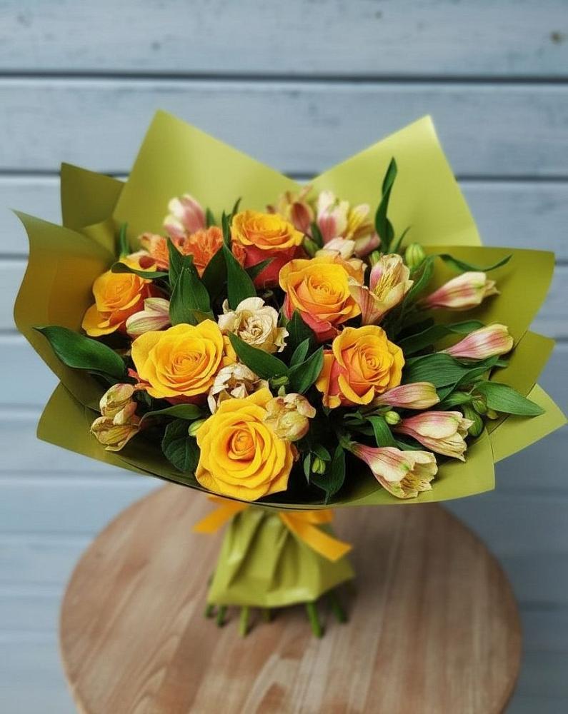 Букет цветов из: Альстромерии и Розы в Высоковске