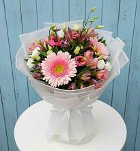 Букет цветов из:  Герберы, Альстромерии и Лизиантусы в Высоковске