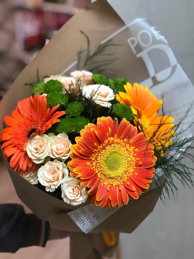 Букет цветов из: Герберы, Хризантемы и Розы в Высоковске
