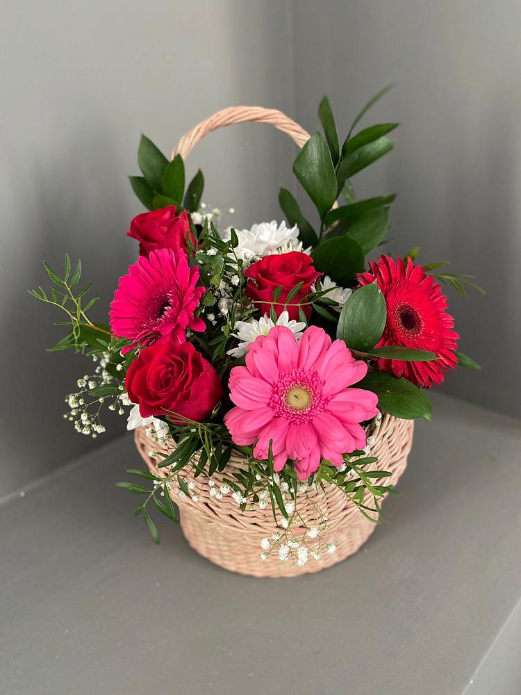 Цветочная композиция из Розы, Хризантемы и Герберы в корзине в Высоковске