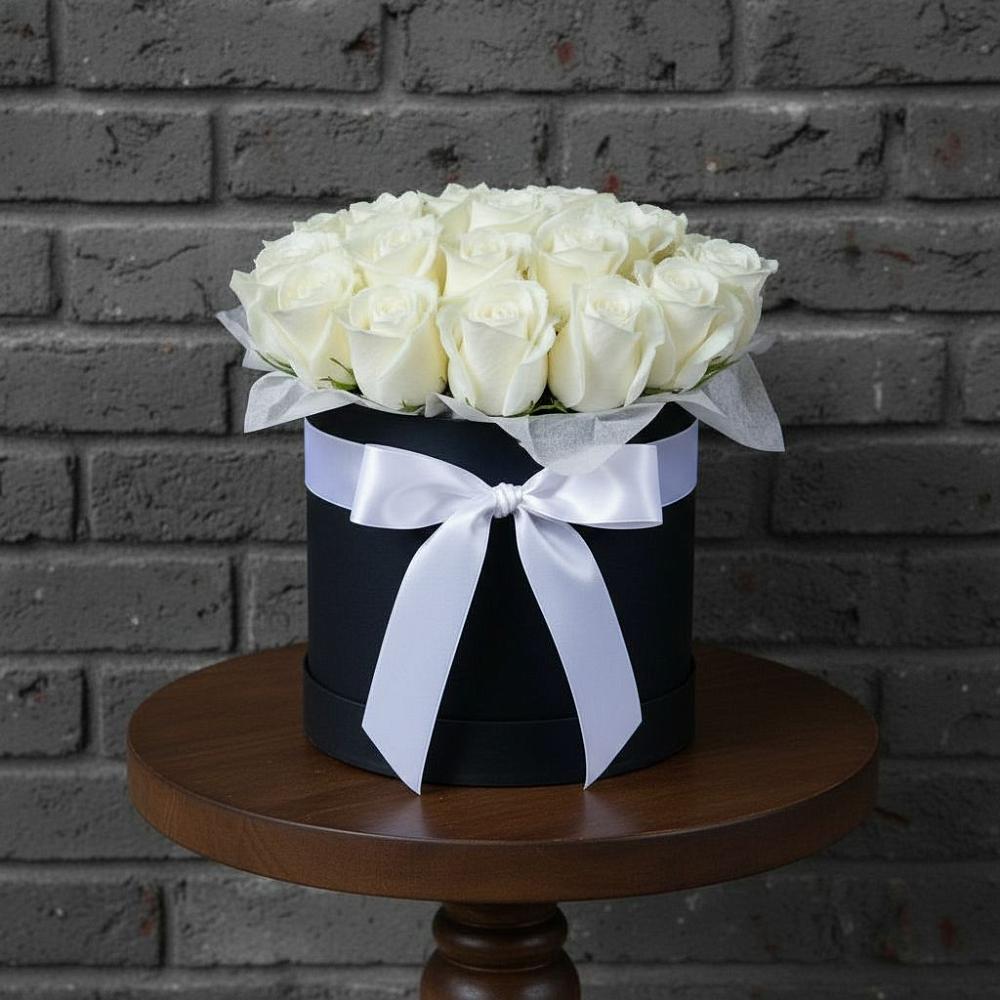 Цветочная композиция из Розы в шляпной коробке в Высоковске