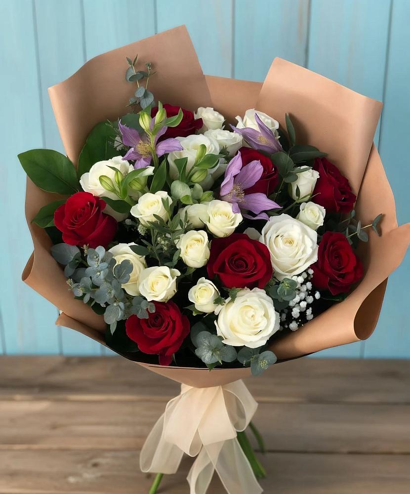 Букет цветов из: Розы и Альстромерии в Высоковске