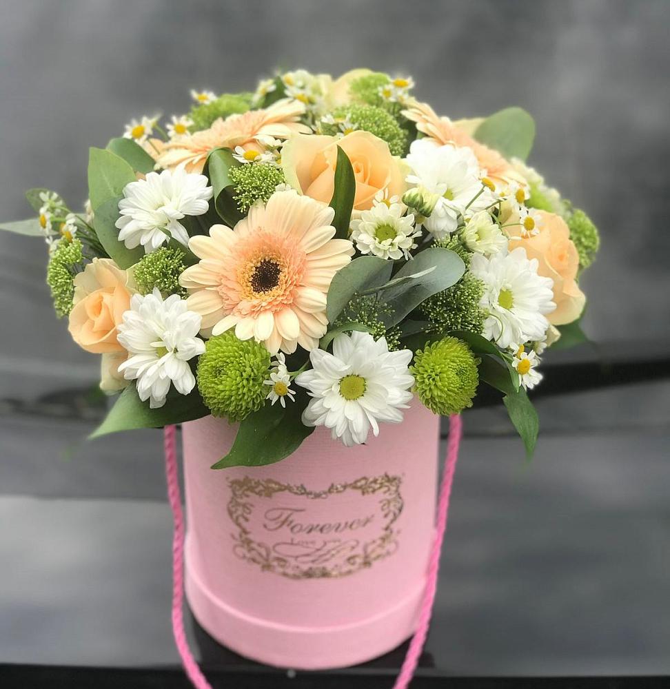 Цветочная композиция из Розы, Герберы и Хризантемы в шляпной коробке в Высоковске