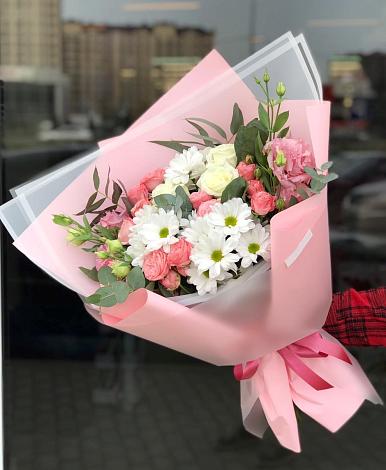 Букет цветов из: Розы, Лизиантусы и Хризантемы в Высоковске