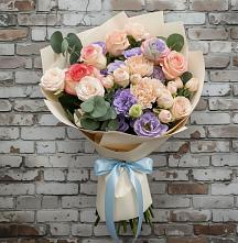 Букет цветов из:  Розы, Лизиантусы и Гвоздики в Высоковске