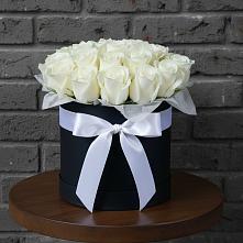 Цветочная композиция из Розы в шляпной коробке в Высоковске